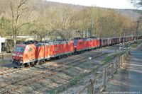 2012 - G&uuml;terzug am Bahn&uuml;bergang Schinderwald