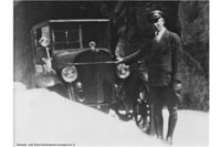 1923 - Erstes Auto in Lorsbach - Opel 6 Zylinder von Gustav Wirz mit Fahrer