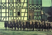 1938 - Mitglieder des Bundes deutscher M&auml;del beim Antreten auf dem Zimmerplatz
