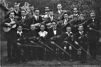 1929 - Mandolinenklub Lorsbach mit dem Leiter Karlo Gumbert vorne in der Mitte